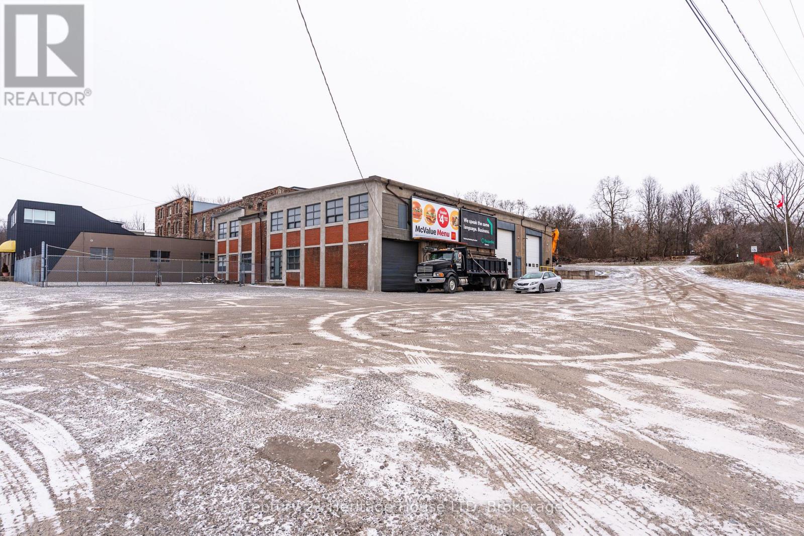 225 Merritt Street, St. Catharines, Ontario  L2T 1J7 - Photo 4 - X12663706