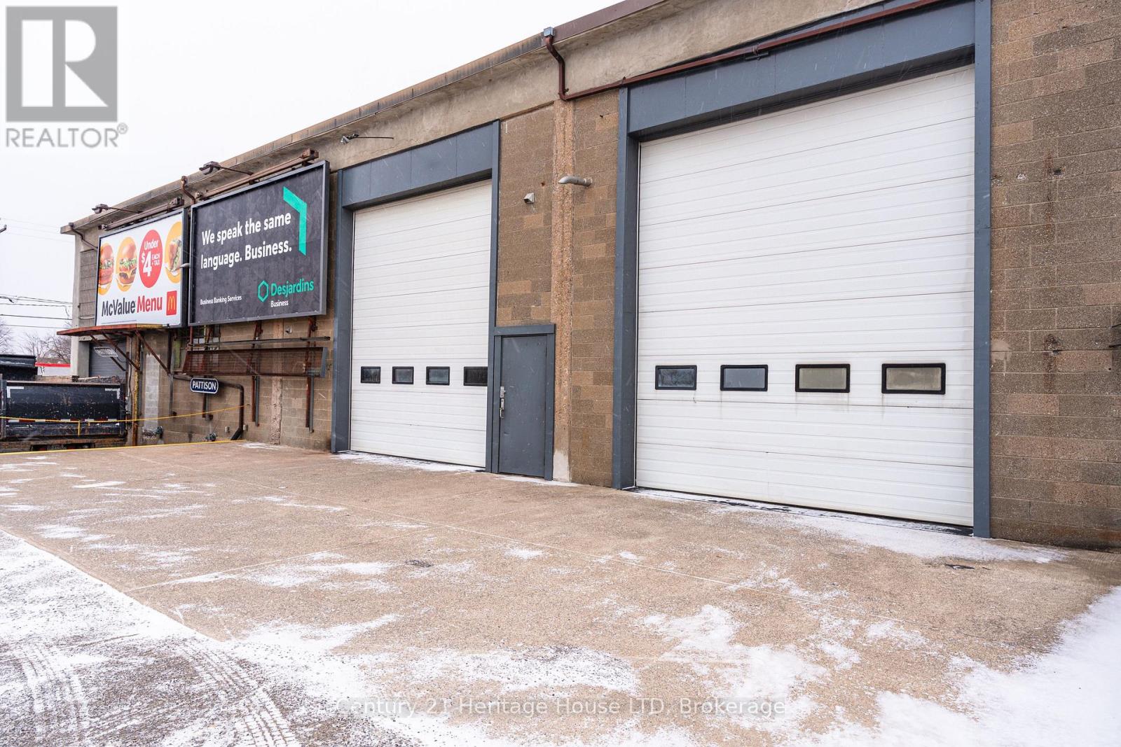 225 Merritt Street, St. Catharines, Ontario  L2T 1J7 - Photo 5 - X12663706