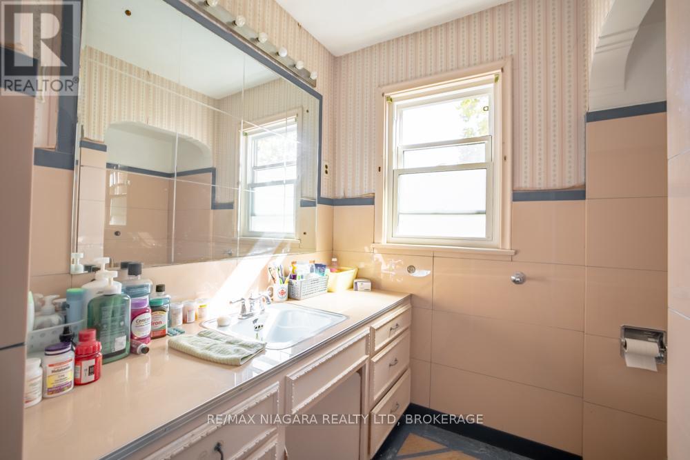 55 Ann Street, Thorold, Ontario  L2V 2J8 - Photo 9 - X12663940