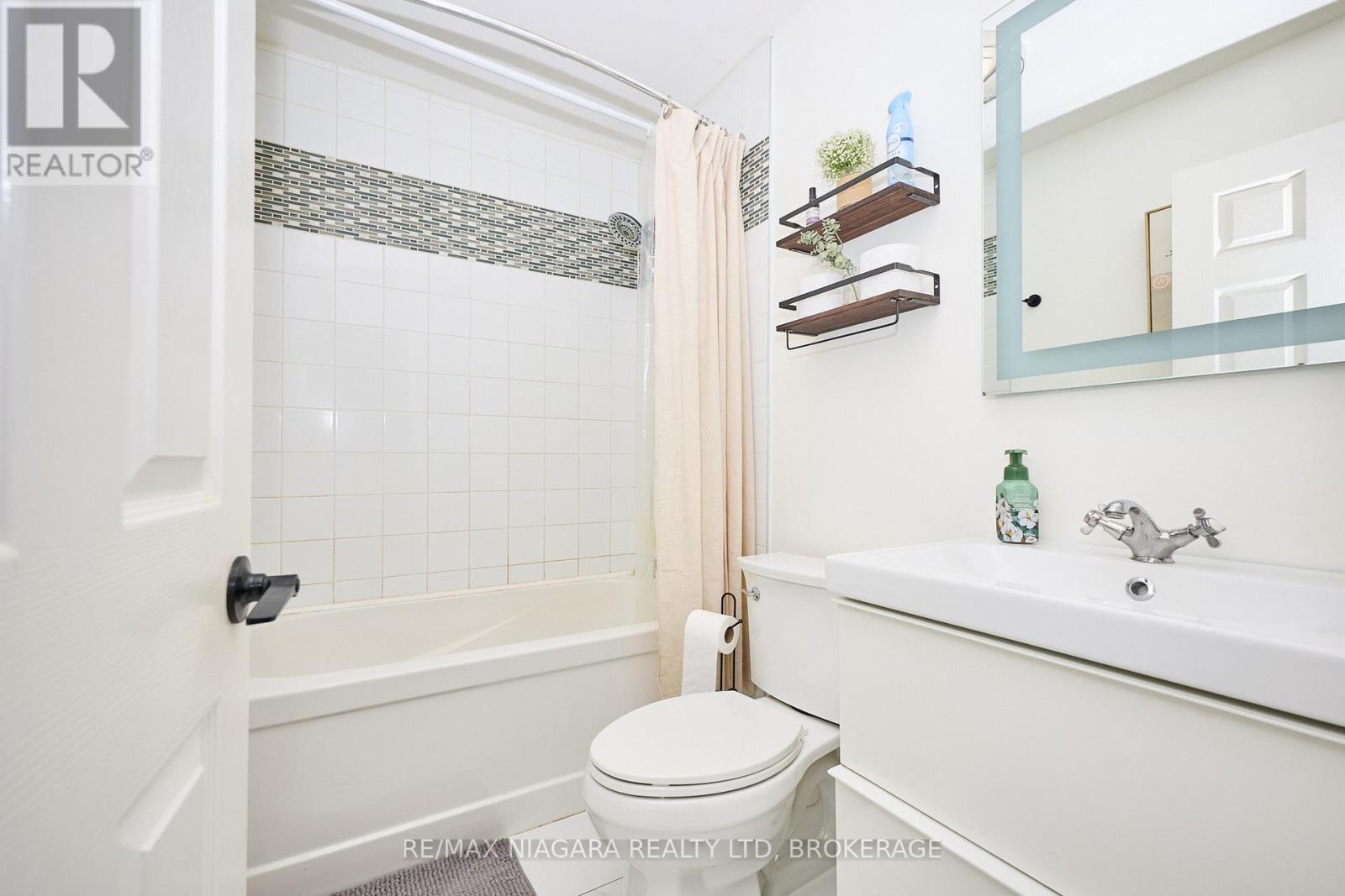 6432 Carolyn Avenue, Niagara Falls, Ontario  L2E 5H5 - Photo 16 - X12664044