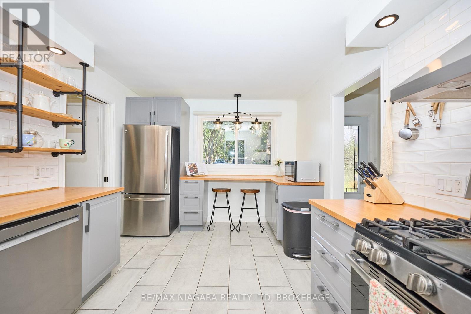 6432 Carolyn Avenue, Niagara Falls, Ontario  L2E 5H5 - Photo 5 - X12664044