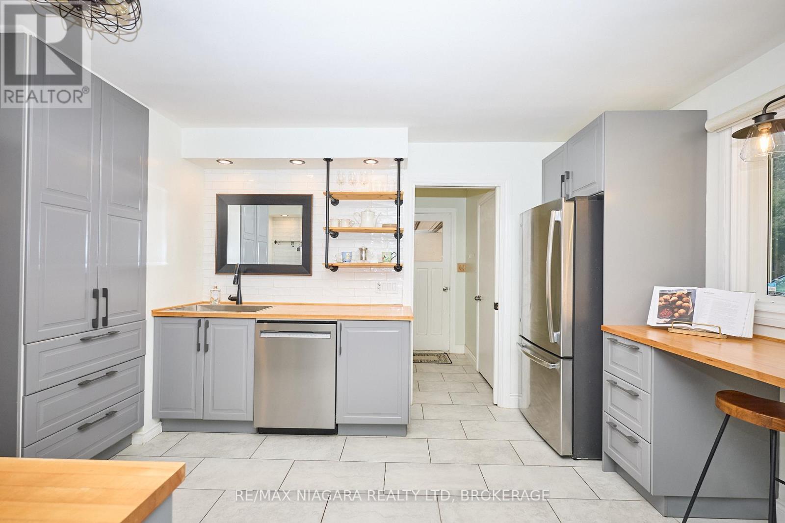 6432 Carolyn Avenue, Niagara Falls, Ontario  L2E 5H5 - Photo 6 - X12664044