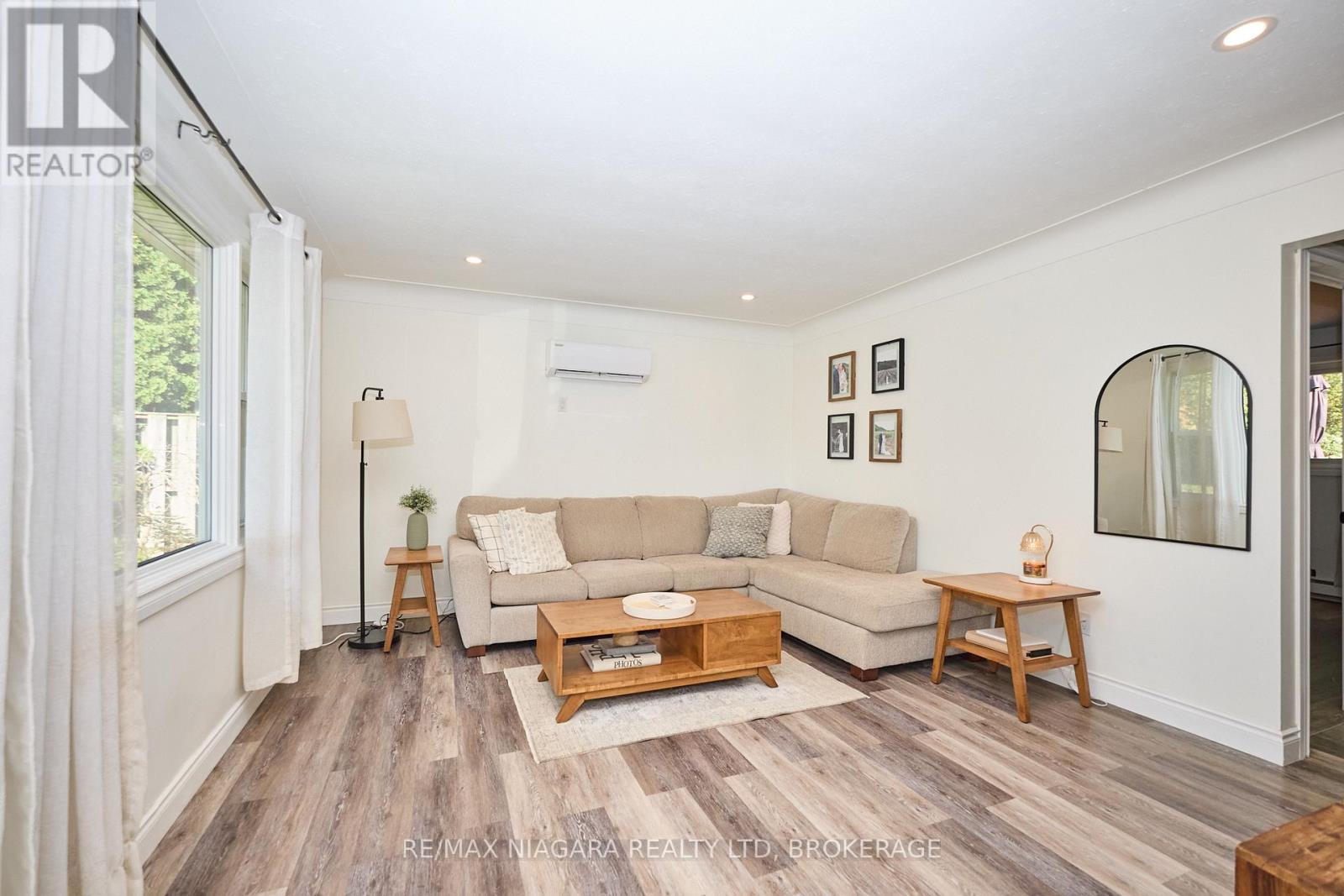 6432 Carolyn Avenue, Niagara Falls, Ontario  L2E 5H5 - Photo 9 - X12664044