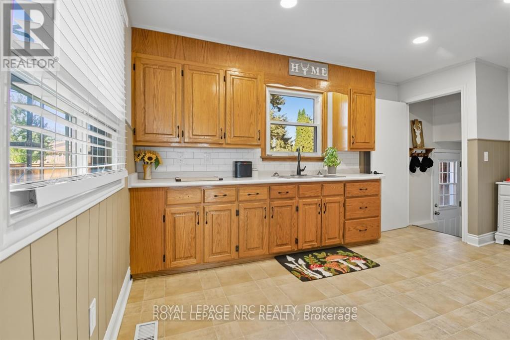 2459 Thompson Road, Niagara Falls, Ontario  L2E 6S4 - Photo 12 - X12664056