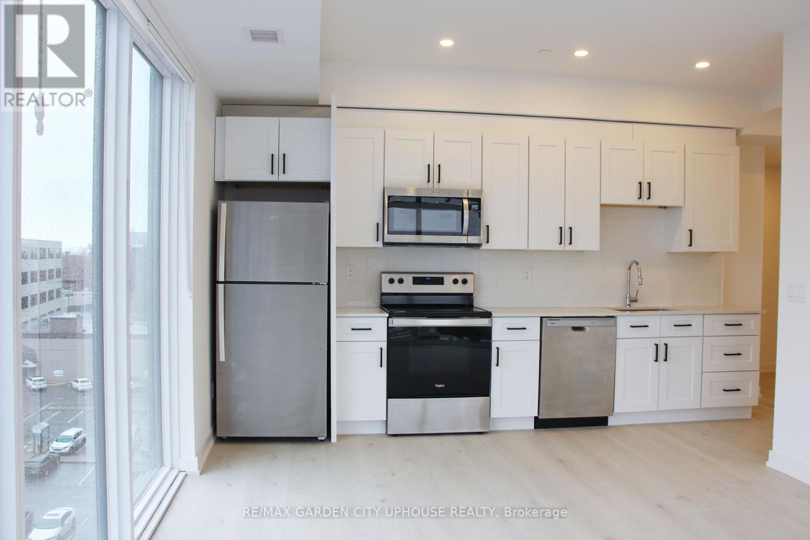 613 - 57 Carlisle Street, St. Catharines, Ontario  L2R 7N6 - Photo 4 - X12646714