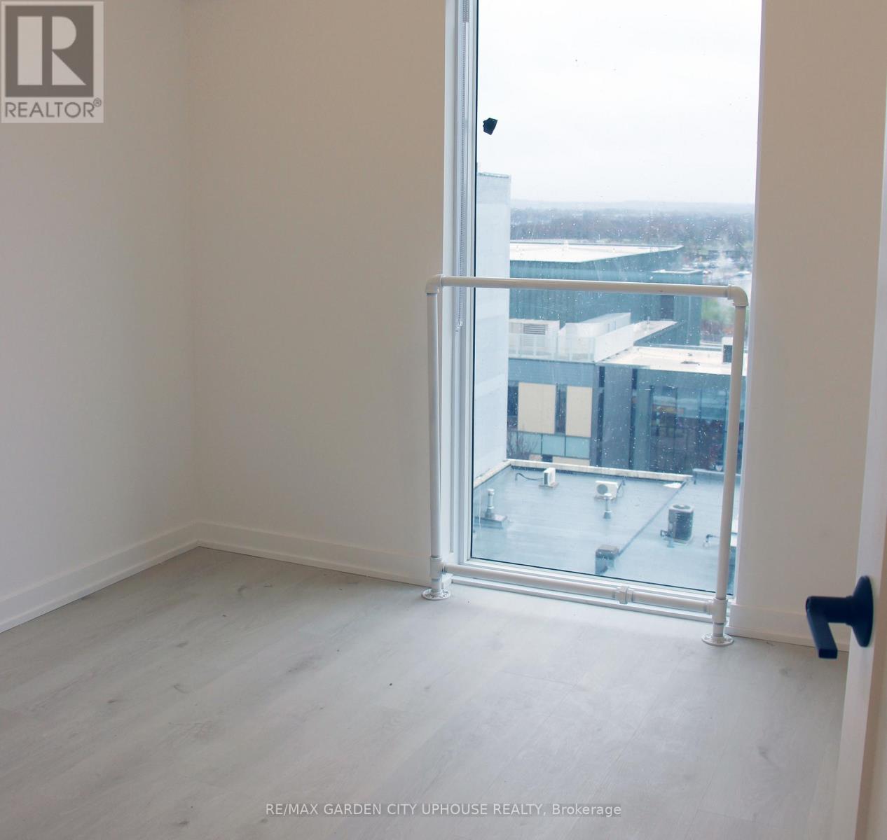 613 - 57 Carlisle Street, St. Catharines, Ontario  L2R 7N6 - Photo 6 - X12646714