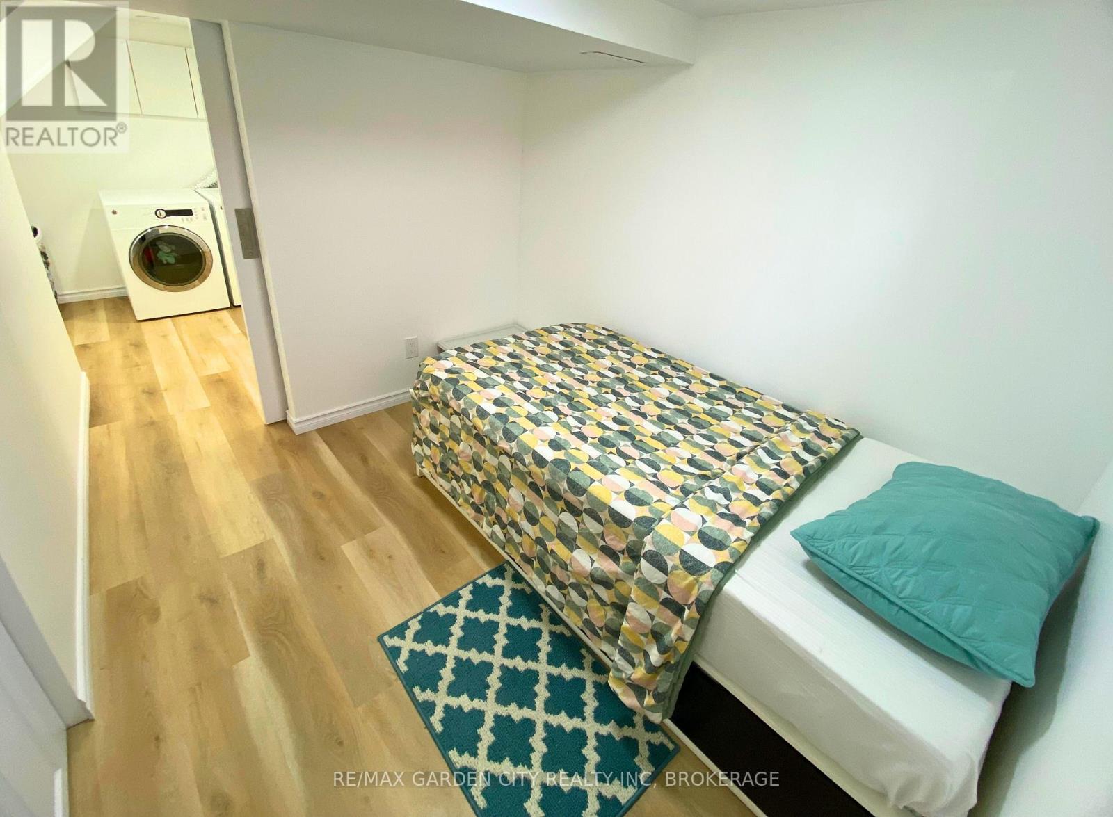 243 Geneva Street, St. Catharines, Ontario  L2R 4R2 - Photo 14 - X12667904