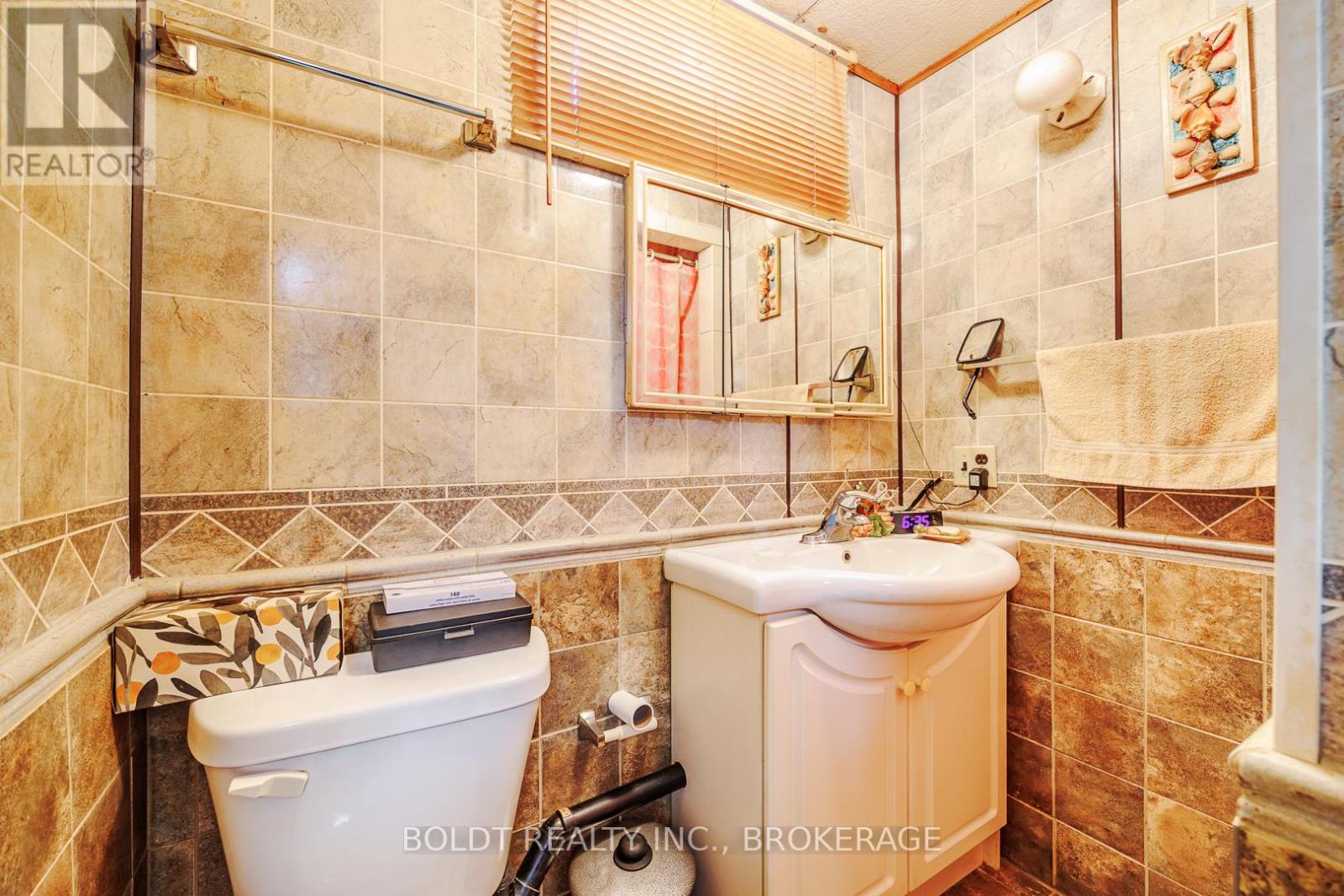 24 Winslow Crescent, Thorold, Ontario  L2V 3S1 - Photo 14 - X12668252