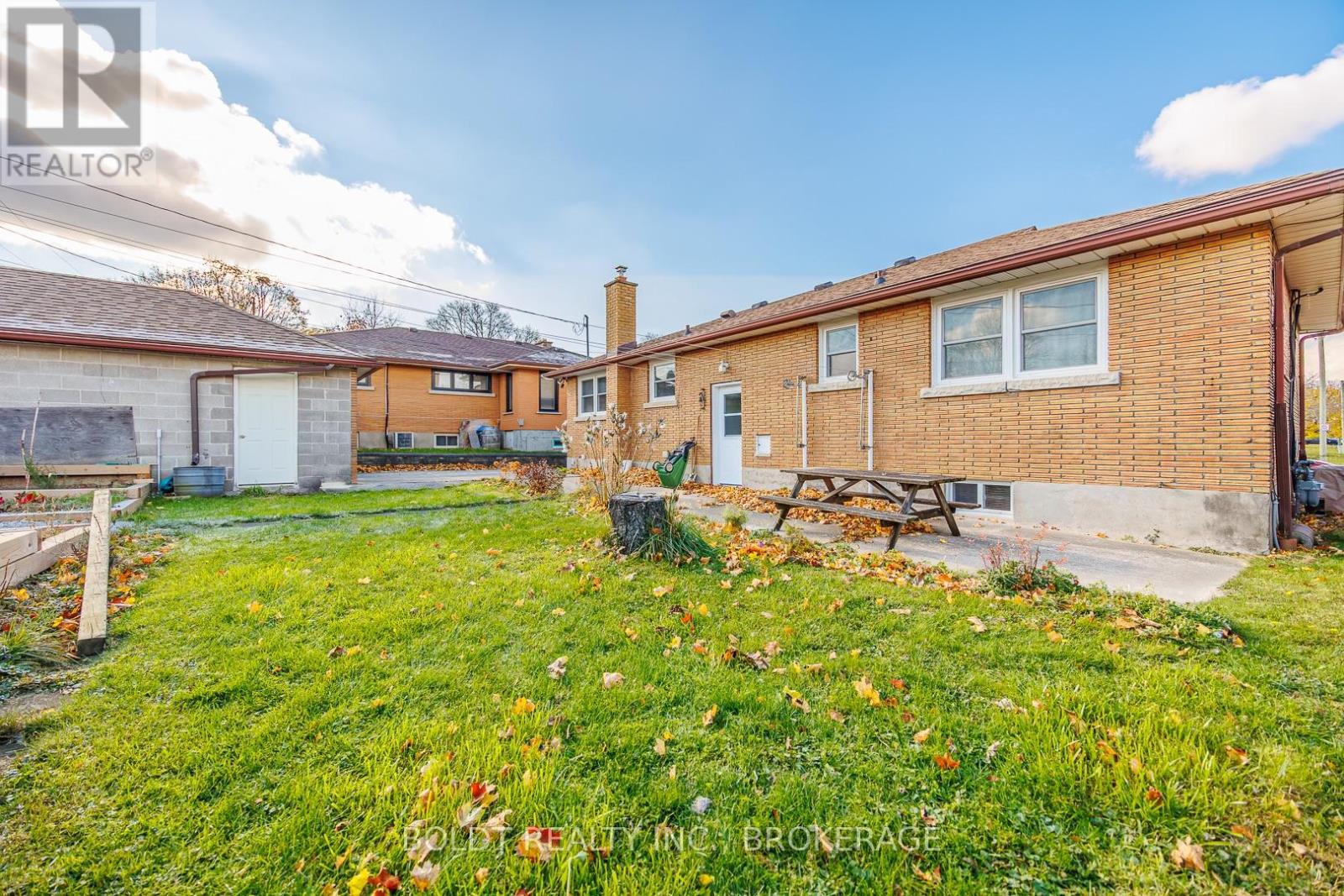 24 Winslow Crescent, Thorold, Ontario  L2V 3S1 - Photo 17 - X12668252