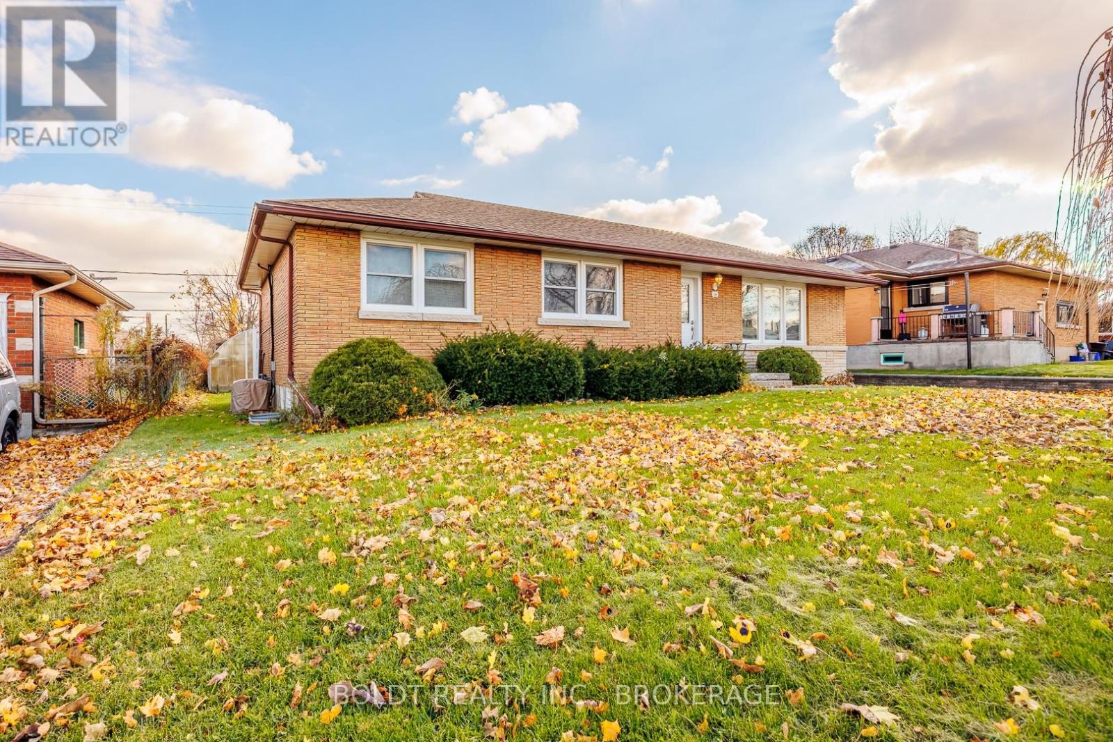 24 Winslow Crescent, Thorold, Ontario  L2V 3S1 - Photo 2 - X12668252