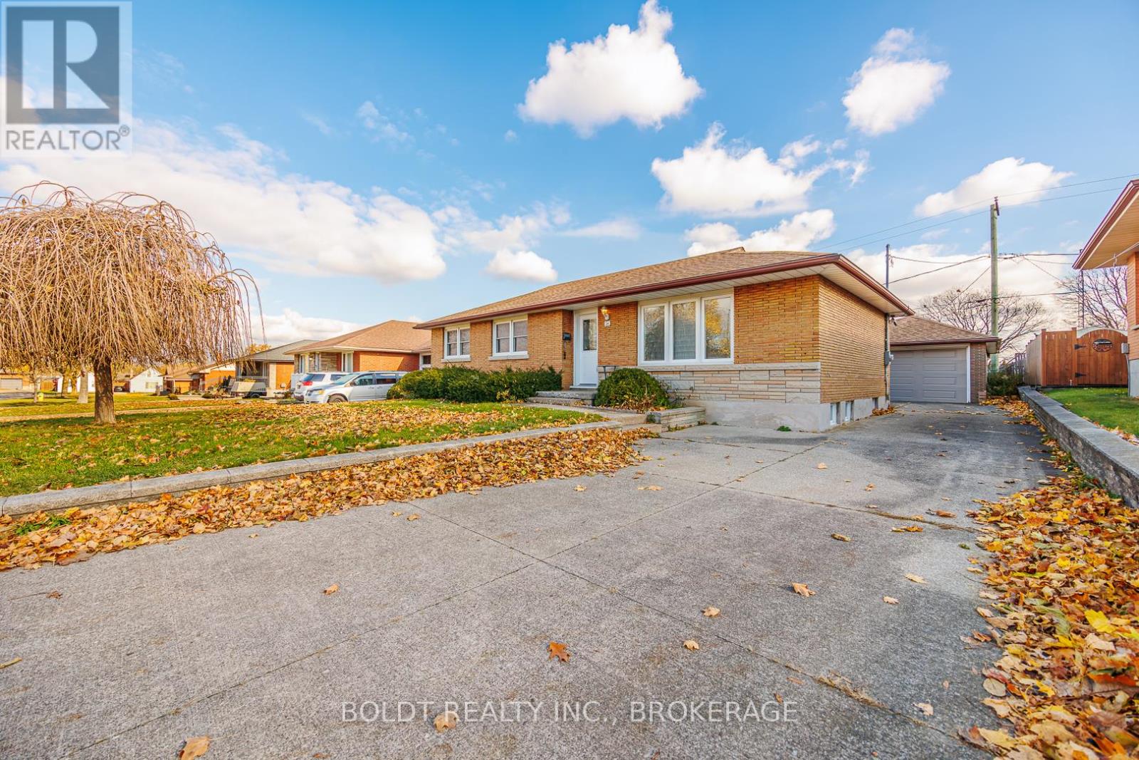 24 Winslow Crescent, Thorold, Ontario  L2V 3S1 - Photo 3 - X12668252