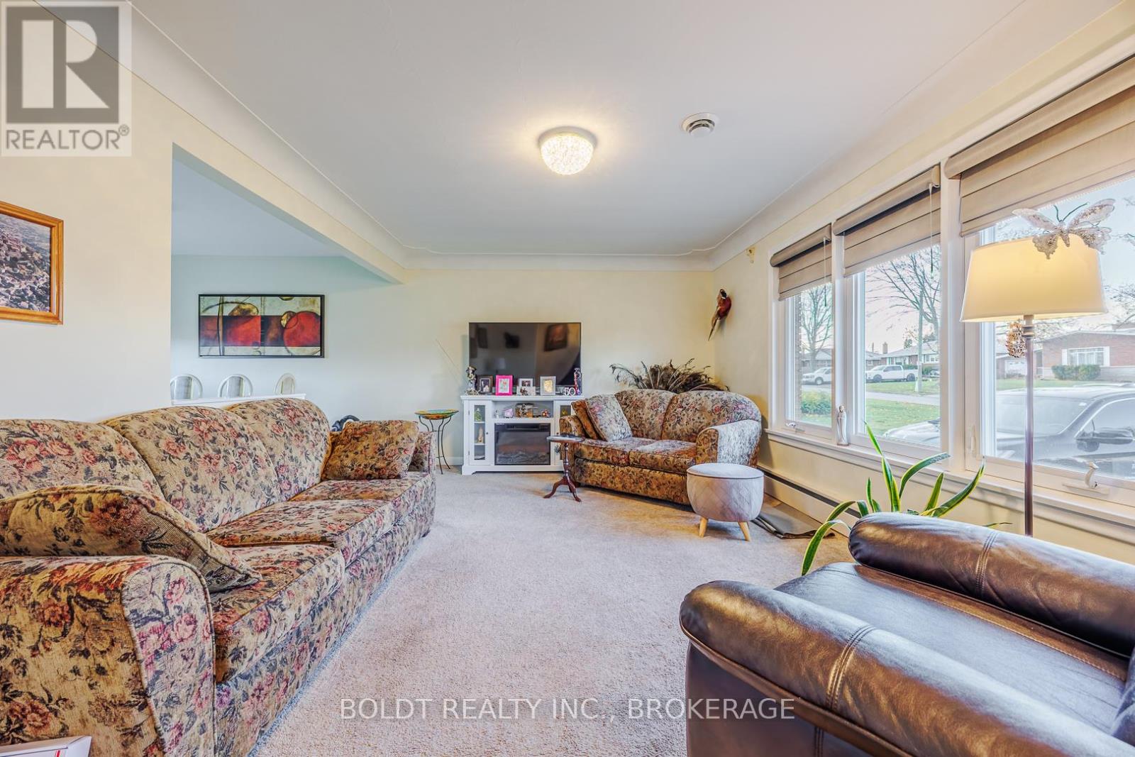 24 Winslow Crescent, Thorold, Ontario  L2V 3S1 - Photo 4 - X12668252