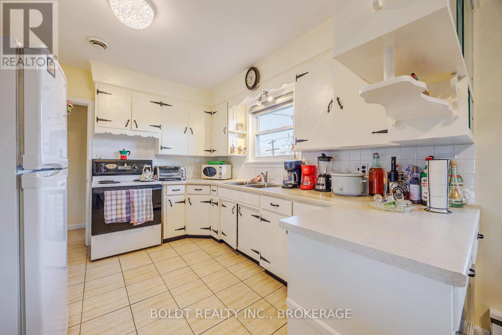 24 Winslow Crescent, Thorold, Ontario  L2V 3S1 - Photo 5 - X12668252