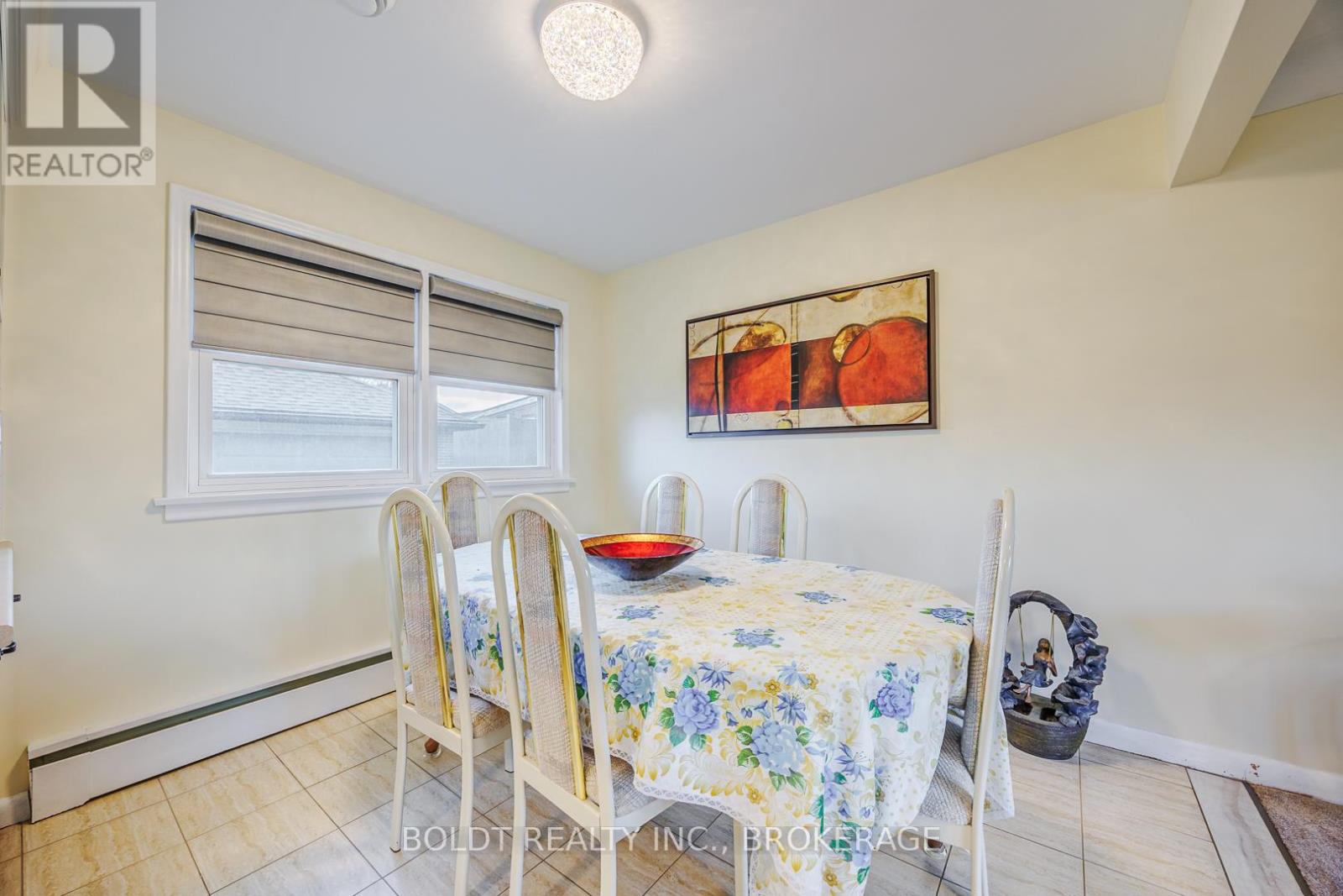 24 Winslow Crescent, Thorold, Ontario  L2V 3S1 - Photo 6 - X12668252