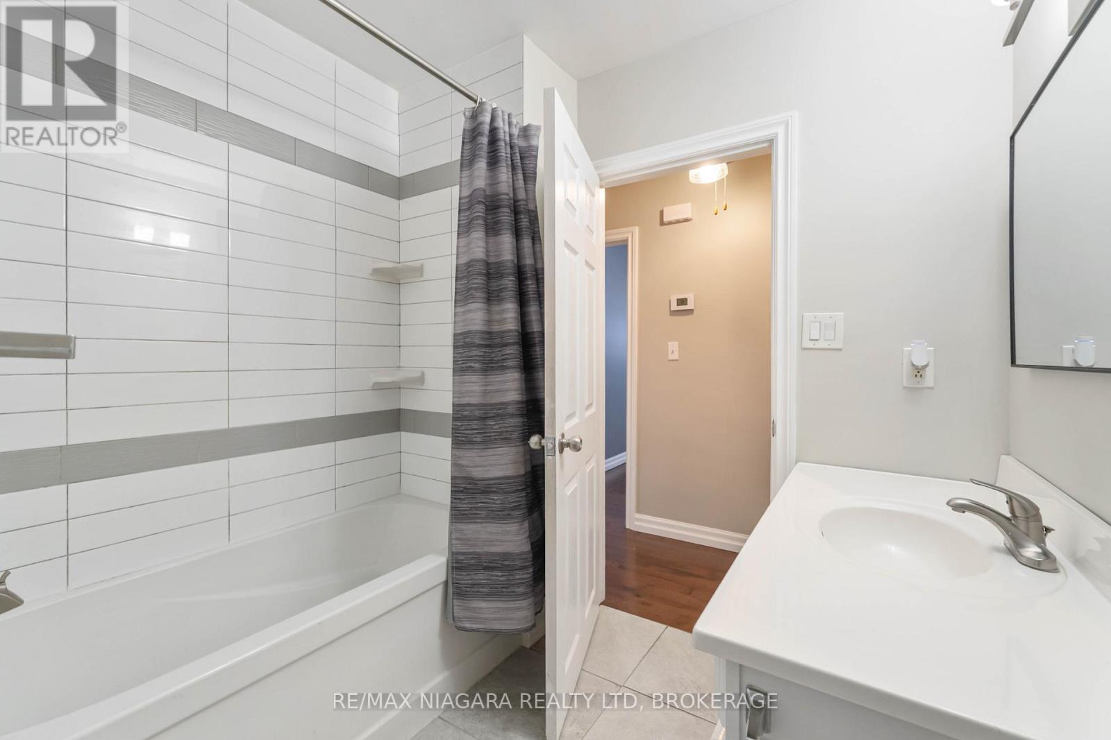 64 Woodelm Drive, St. Catharines, Ontario  L2M 4N3 - Photo 17 - X12668840