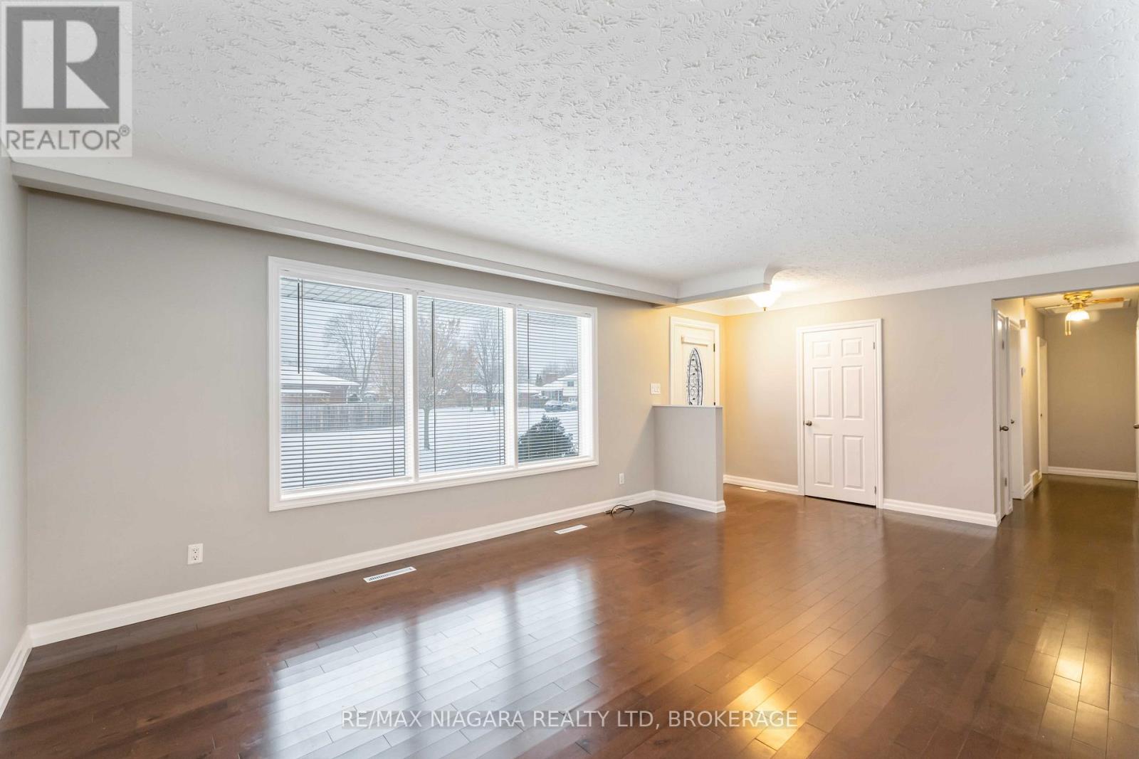 64 Woodelm Drive, St. Catharines, Ontario  L2M 4N3 - Photo 5 - X12668840