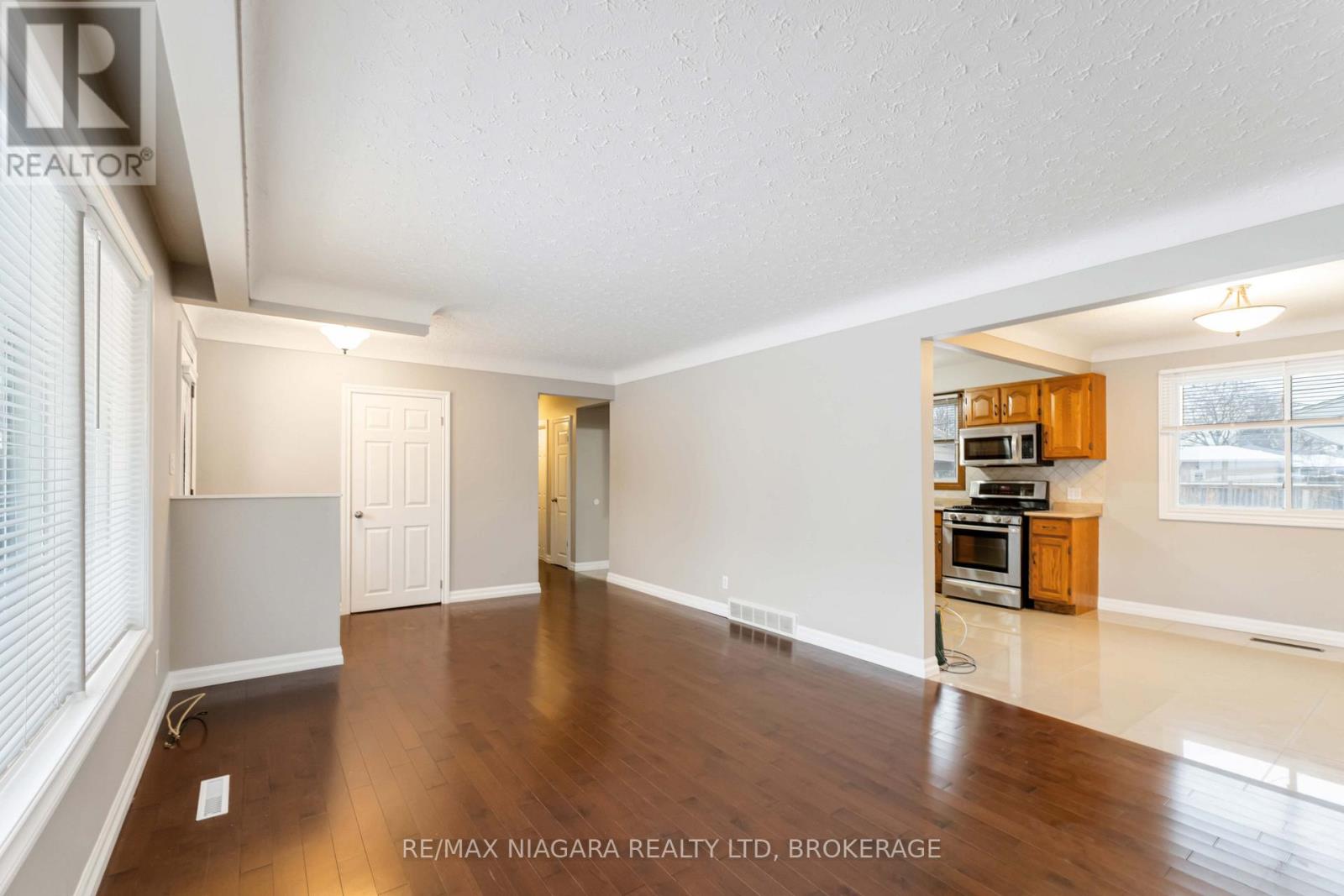 64 Woodelm Drive, St. Catharines, Ontario  L2M 4N3 - Photo 6 - X12668840