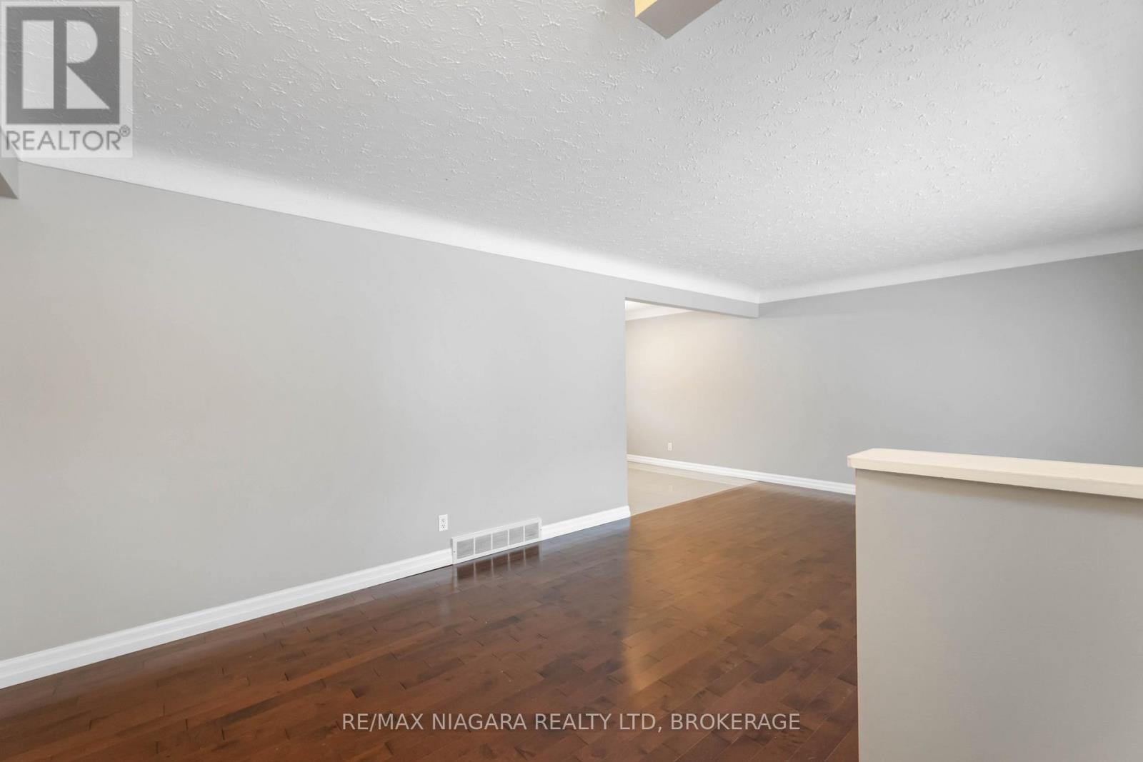 64 Woodelm Drive, St. Catharines, Ontario  L2M 4N3 - Photo 7 - X12668840