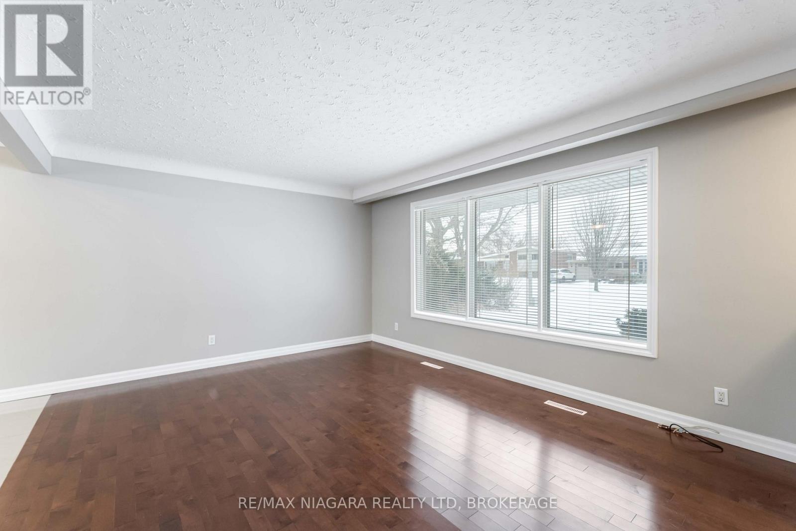 64 Woodelm Drive, St. Catharines, Ontario  L2M 4N3 - Photo 8 - X12668840