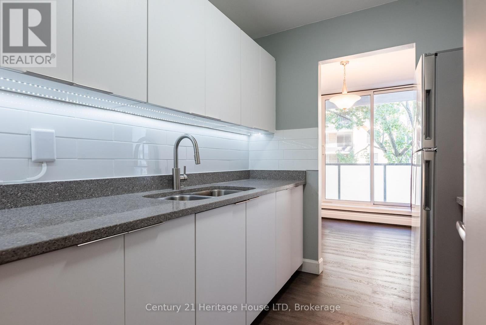 303 - 359 Geneva Street, St. Catharines, Ontario  L2N 2G5 - Photo 5 - X12671796