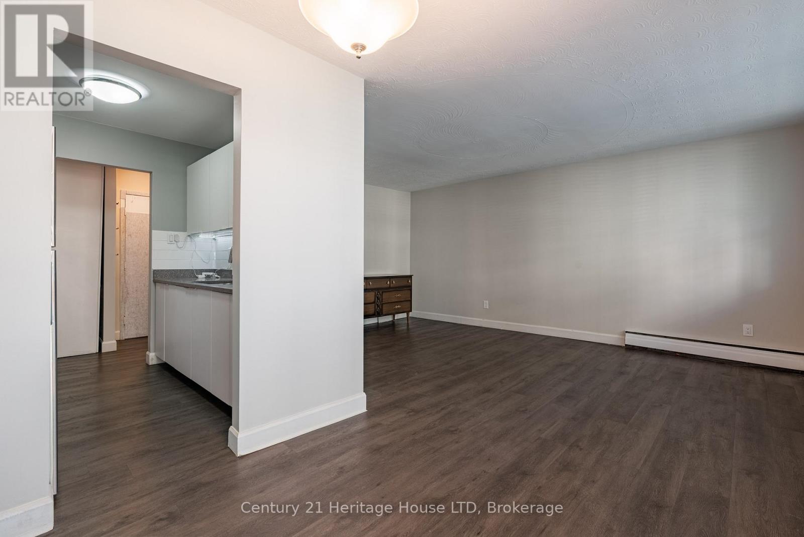 303 - 359 Geneva Street, St. Catharines, Ontario  L2N 2G5 - Photo 7 - X12671796