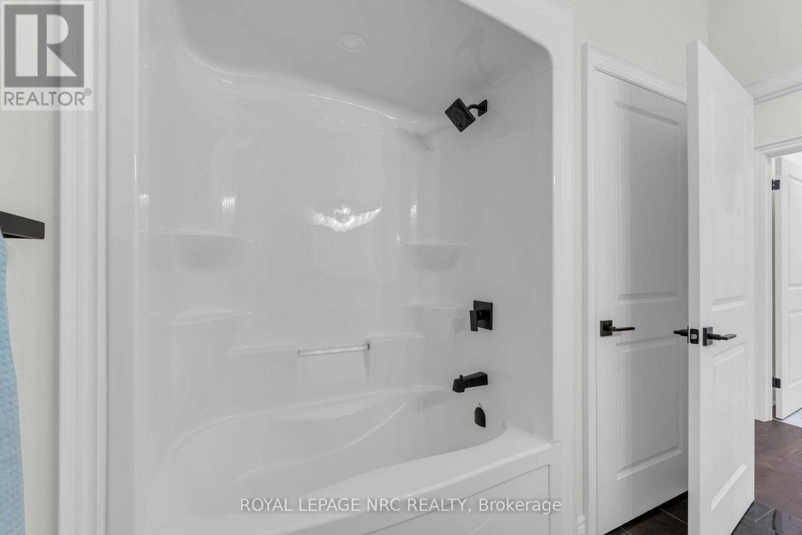 732 Clarence Street, Port Colborne, Ontario  L3K 0A8 - Photo 8 - X12671846