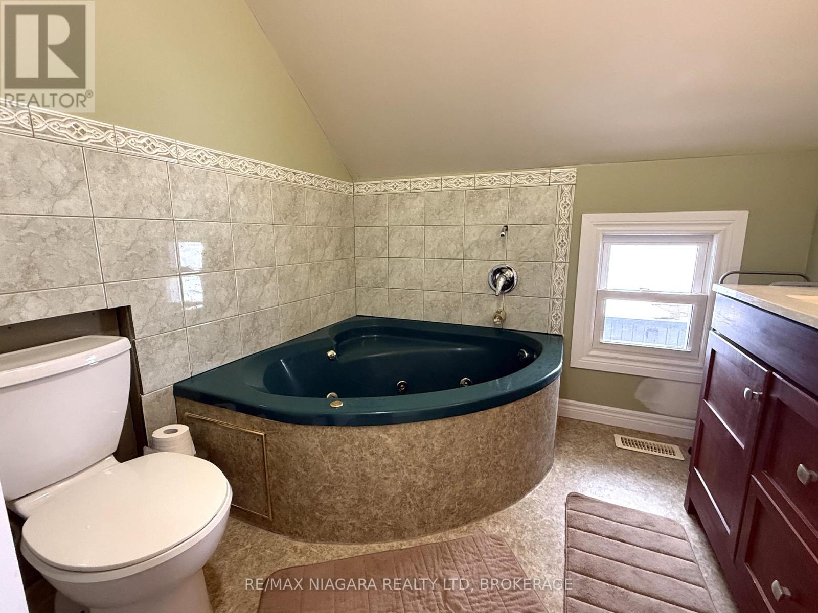 351 Brock Street, Fort Erie, Ontario  L2A 2X4 - Photo 15 - X12671864