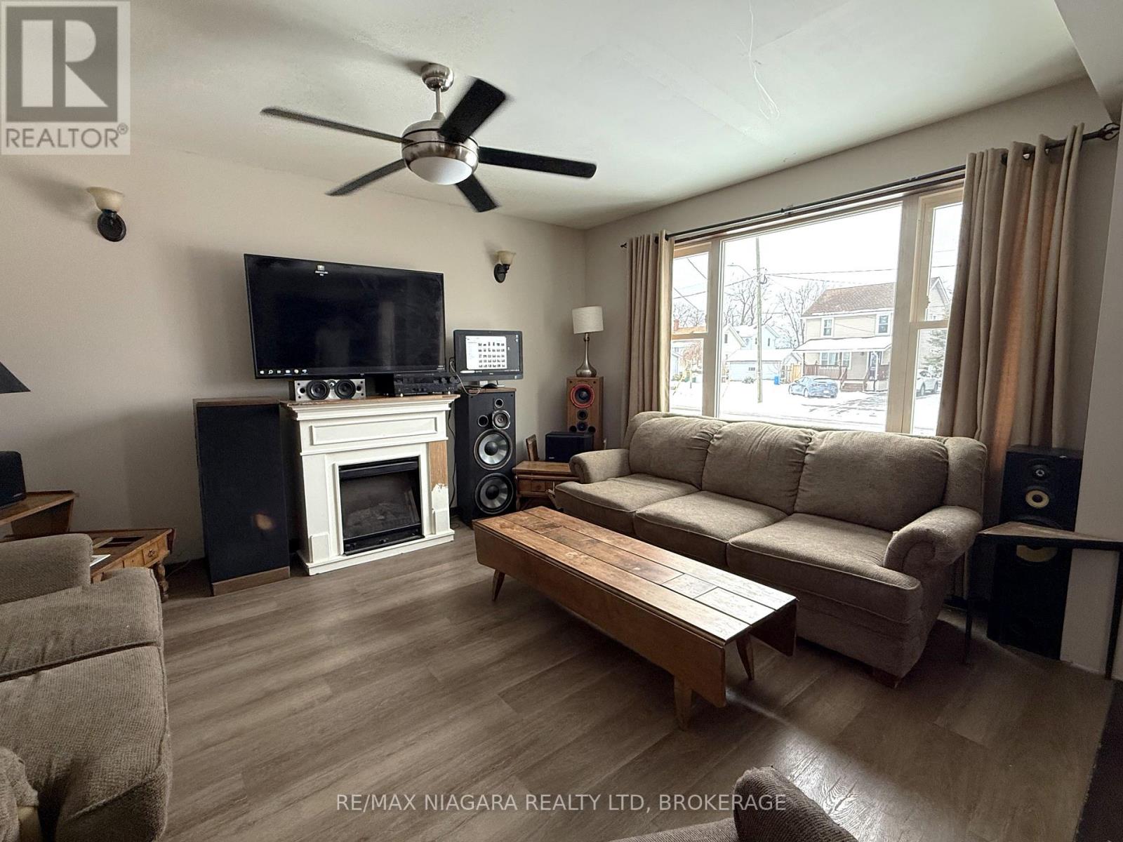 351 Brock Street, Fort Erie, Ontario  L2A 2X4 - Photo 2 - X12671864