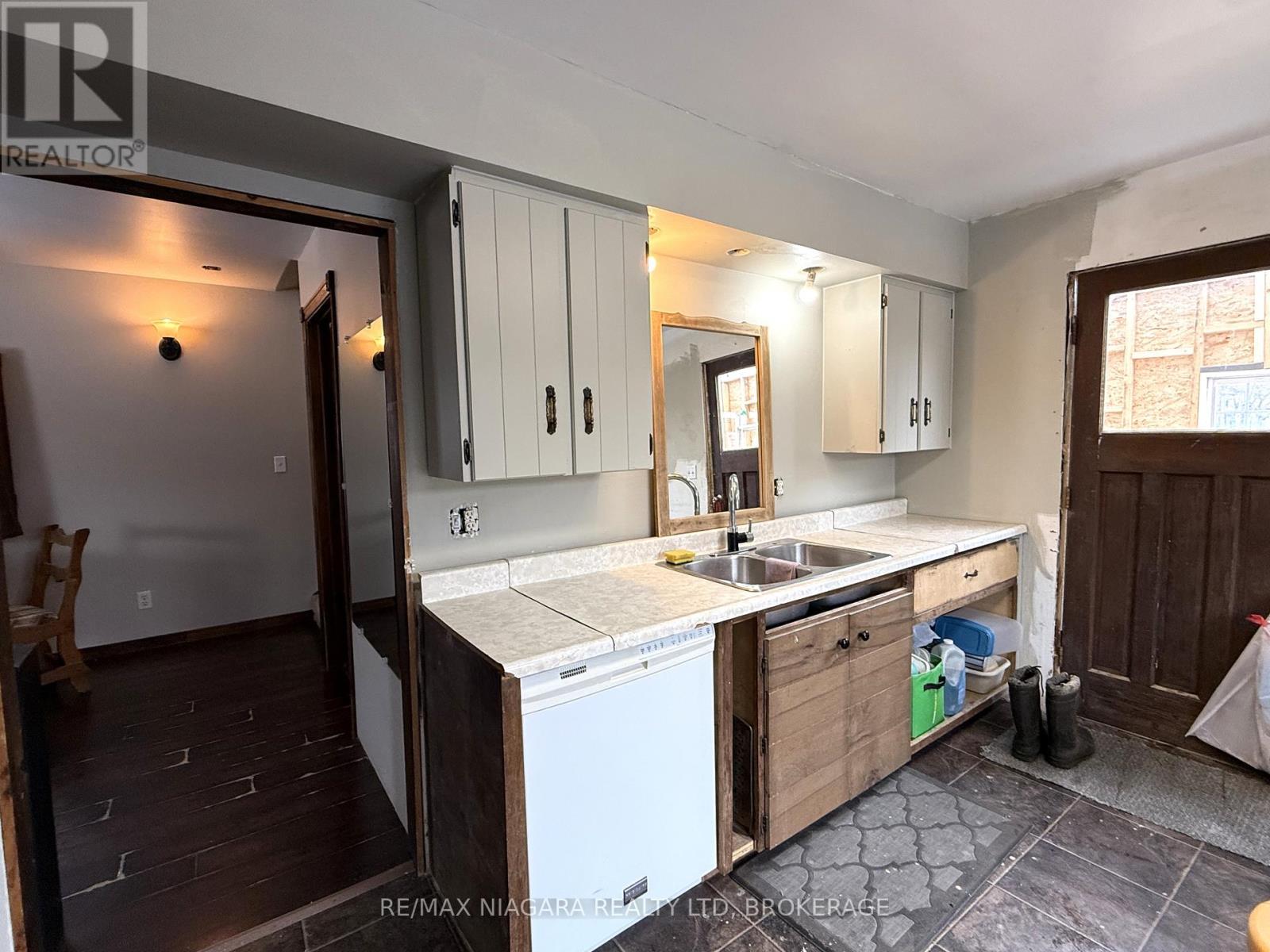 351 Brock Street, Fort Erie, Ontario  L2A 2X4 - Photo 7 - X12671864