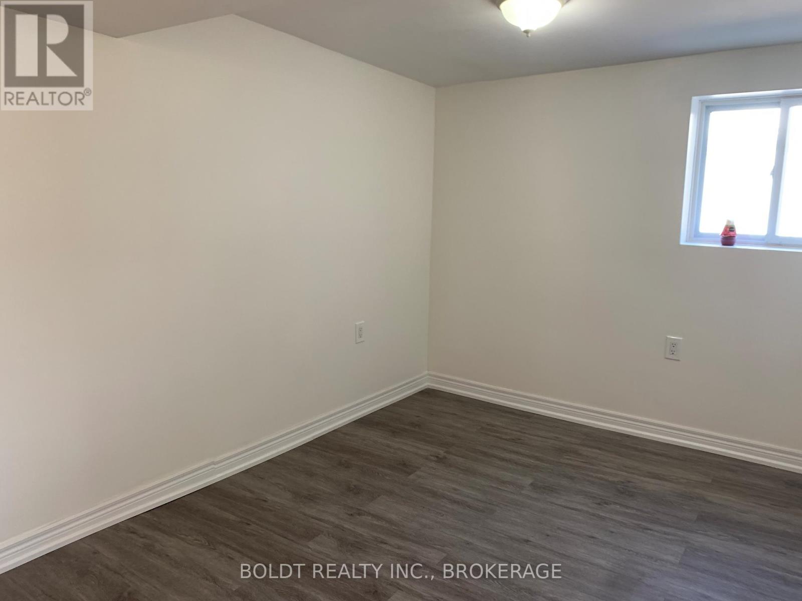 114 Lake Street E, St. Catharines, Ontario  L2R 5X8 - Photo 14 - X12672080