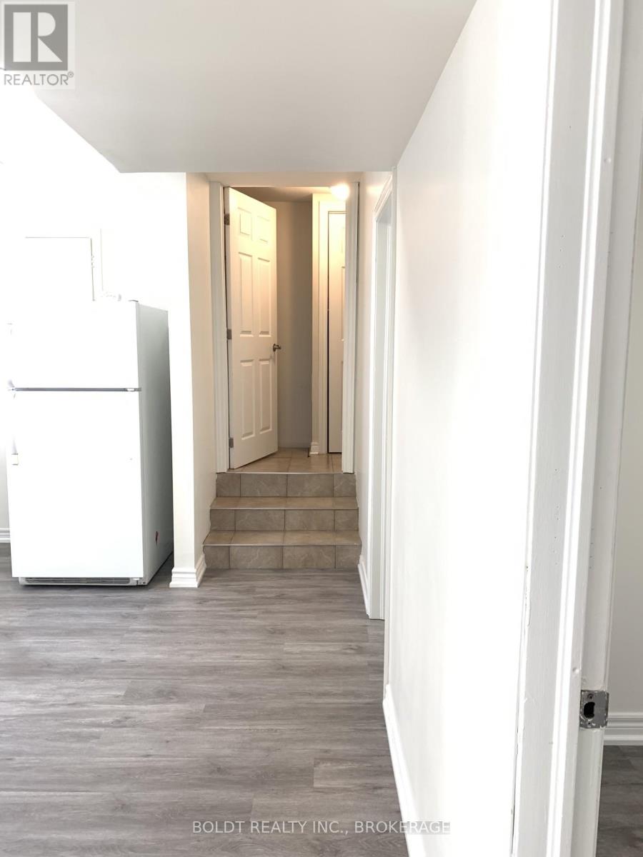 114 Lake Street E, St. Catharines, Ontario  L2R 5X8 - Photo 15 - X12672080