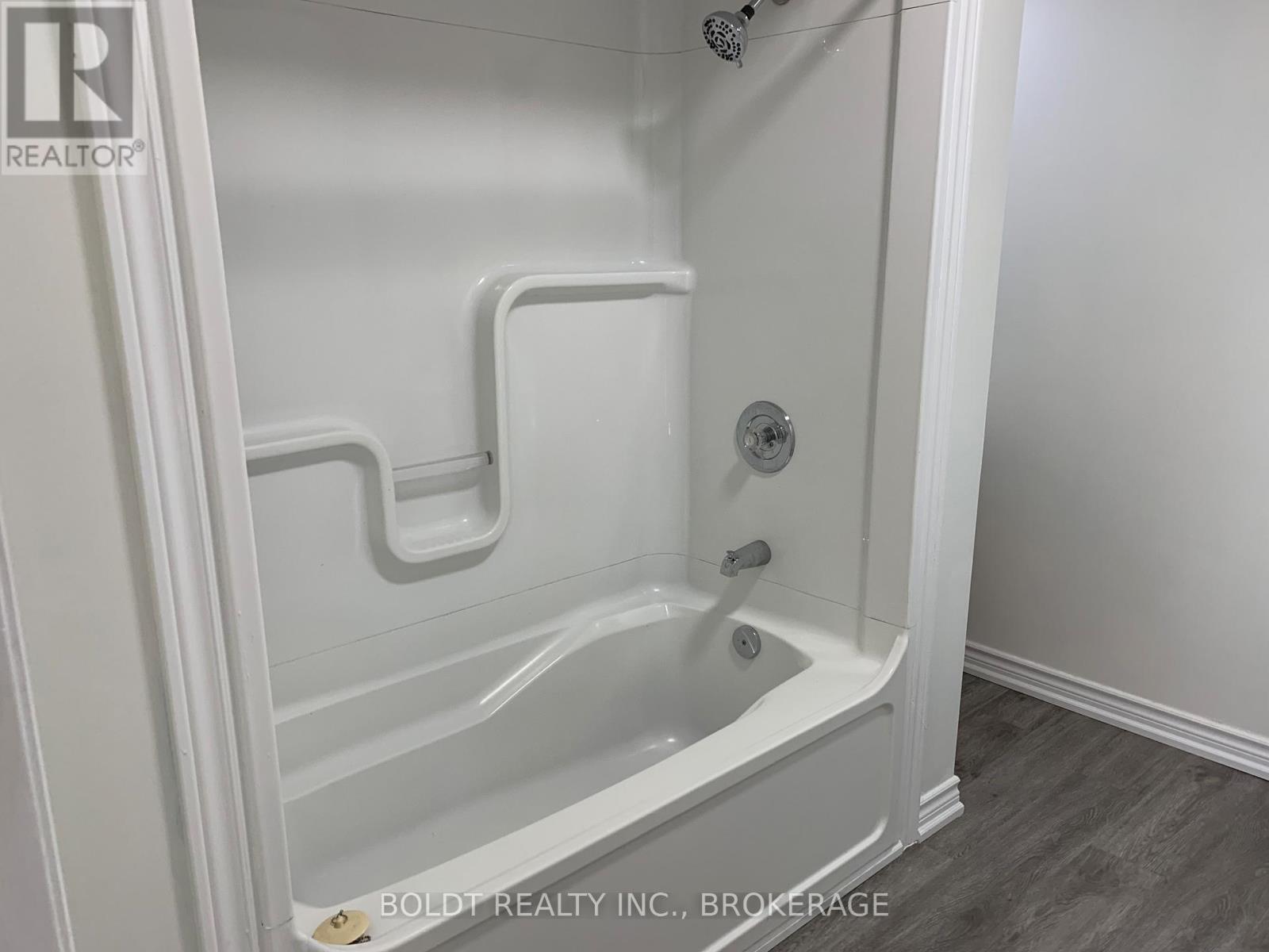 114 Lake Street E, St. Catharines, Ontario  L2R 5X8 - Photo 19 - X12672080