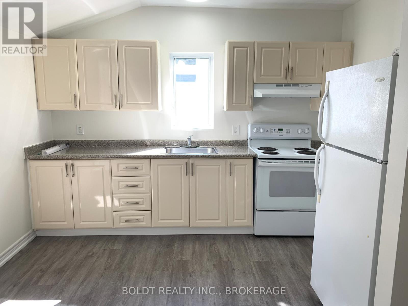 114 Lake Street E, St. Catharines, Ontario  L2R 5X8 - Photo 8 - X12672080