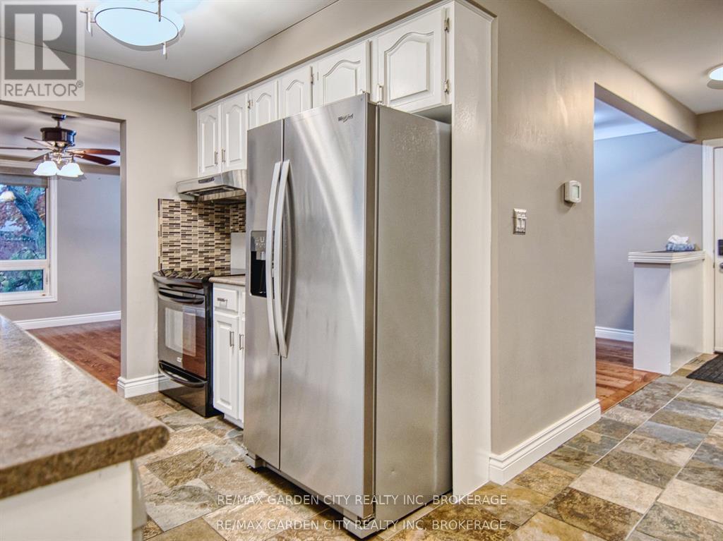 15 Black Friars Road, St. Catharines, Ontario  L2N 2M8 - Photo 11 - X12672134