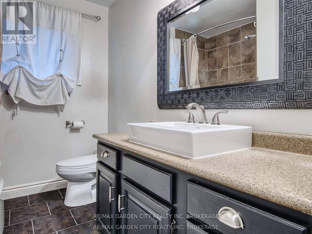 15 Black Friars Road, St. Catharines, Ontario  L2N 2M8 - Photo 16 - X12672134