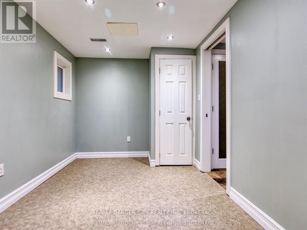 15 Black Friars Road, St. Catharines, Ontario  L2N 2M8 - Photo 23 - X12672134