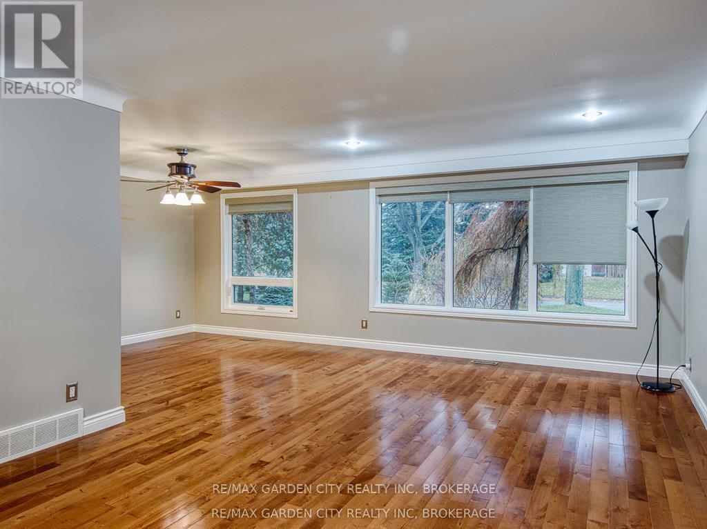 15 Black Friars Road, St. Catharines, Ontario  L2N 2M8 - Photo 5 - X12672134