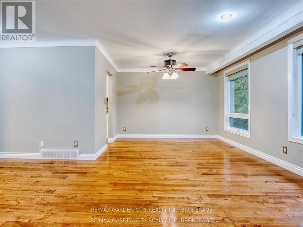 15 Black Friars Road, St. Catharines, Ontario  L2N 2M8 - Photo 7 - X12672134