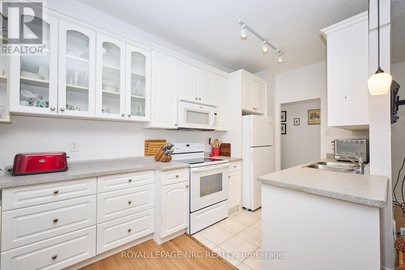 101 - 6390 Huggins Street, Niagara Falls, Ontario  L2J 1H1 - Photo 3 - X12673860