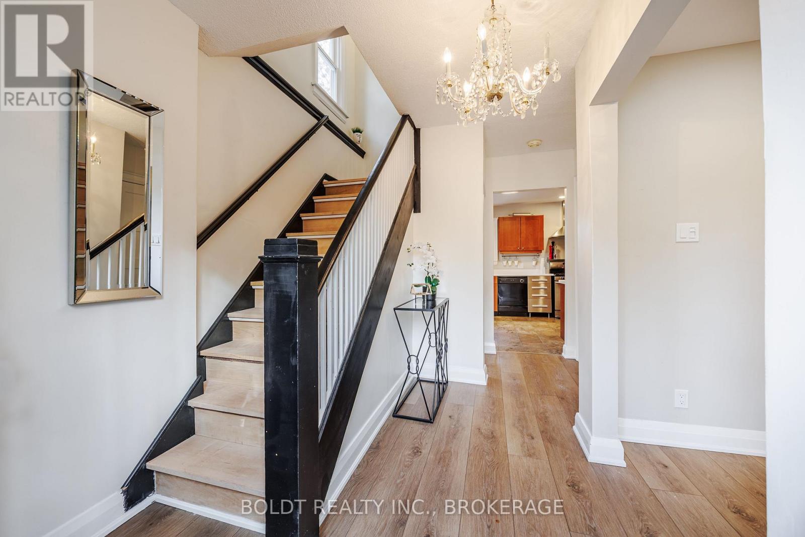 6351 Leeming Street, Niagara Falls, Ontario  L2G 1K3 - Photo 4 - X12675146