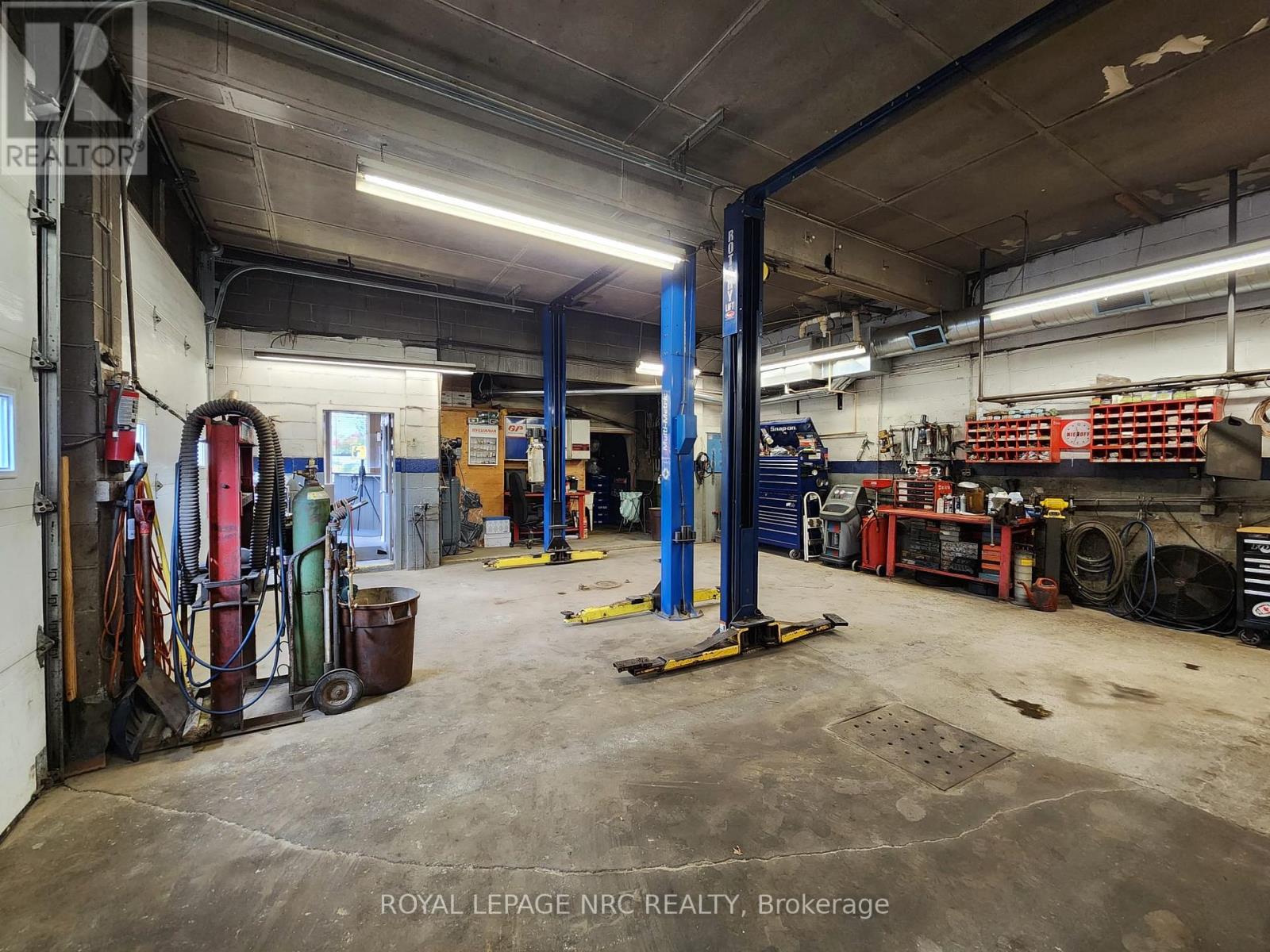 208 Ridge Road N, Fort Erie, Ontario  L0S 1N0 - Photo 14 - X12675186