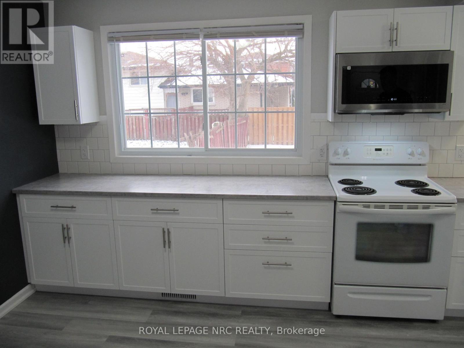 2 Black Knight Road, St. Catharines, Ontario  L2N 3C1 - Photo 4 - X12675190