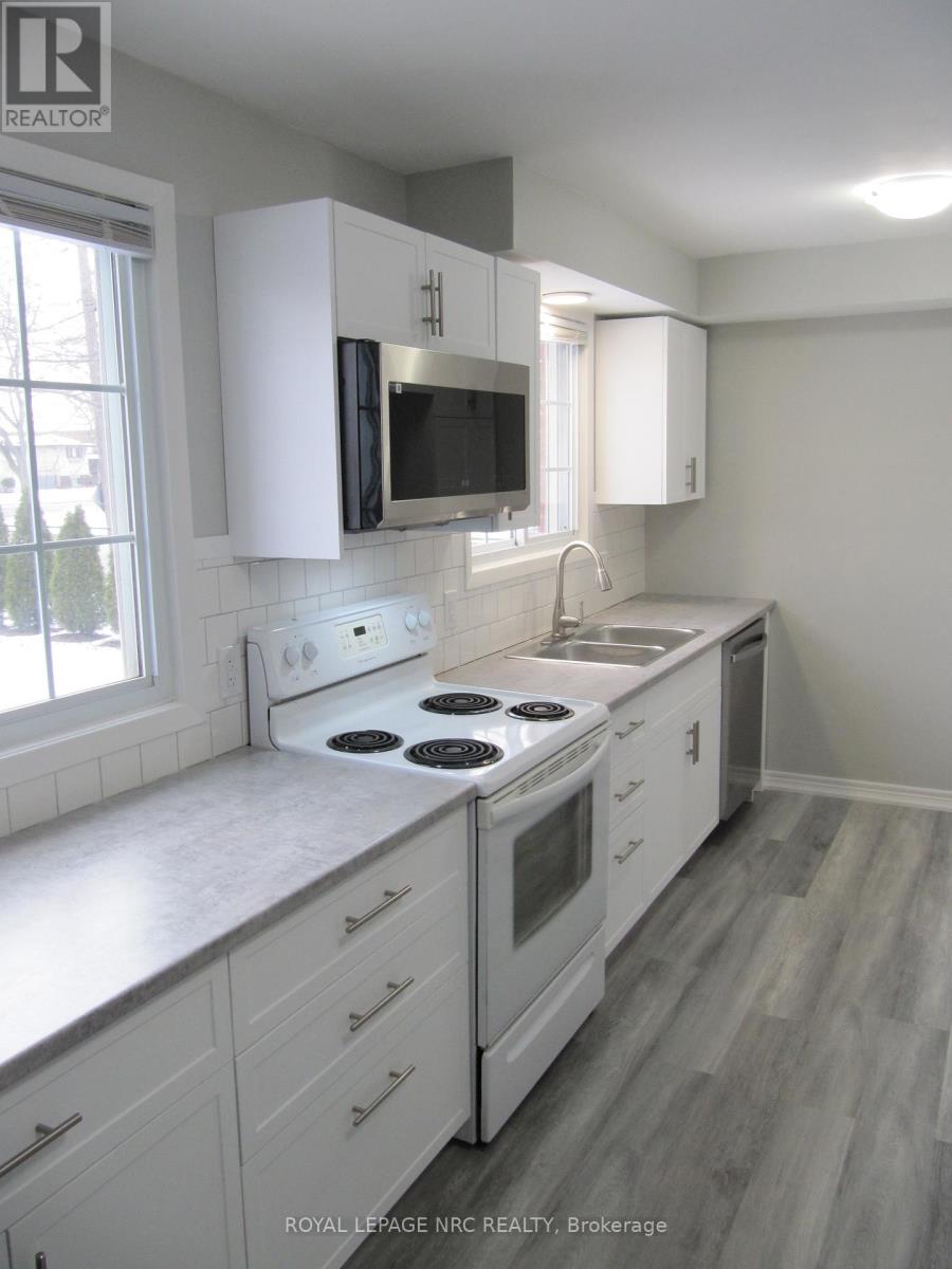 2 Black Knight Road, St. Catharines, Ontario  L2N 3C1 - Photo 6 - X12675190