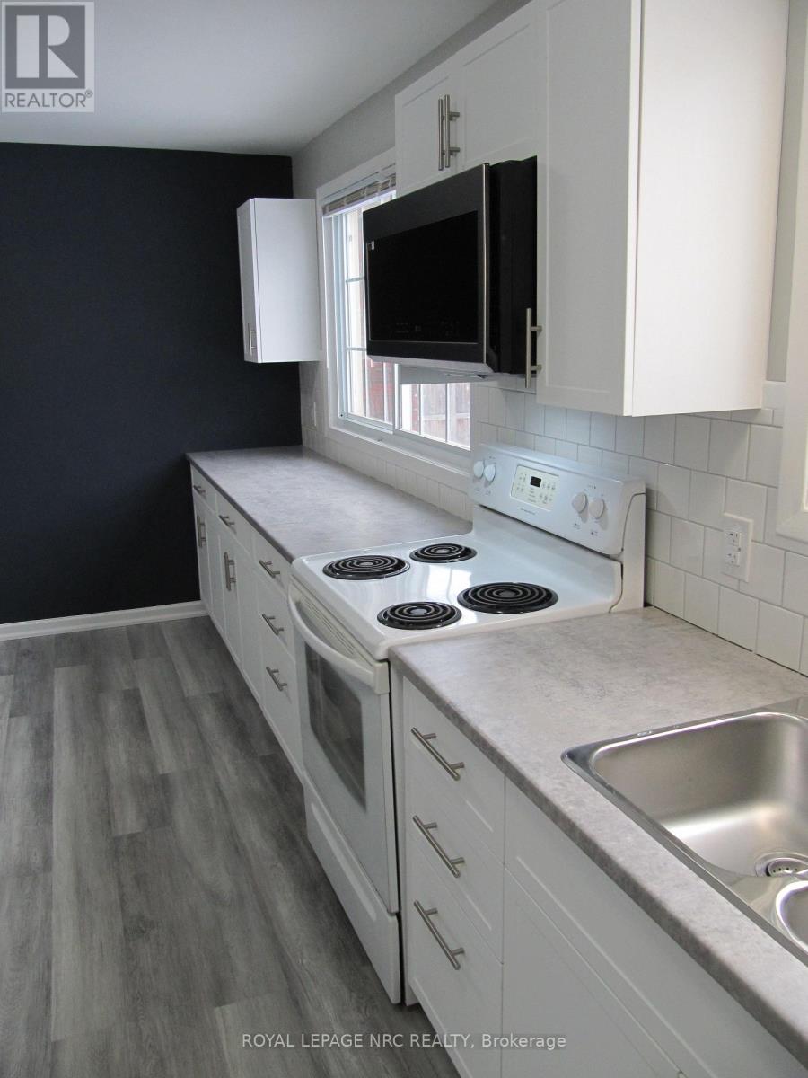 2 Black Knight Road, St. Catharines, Ontario  L2N 3C1 - Photo 8 - X12675190