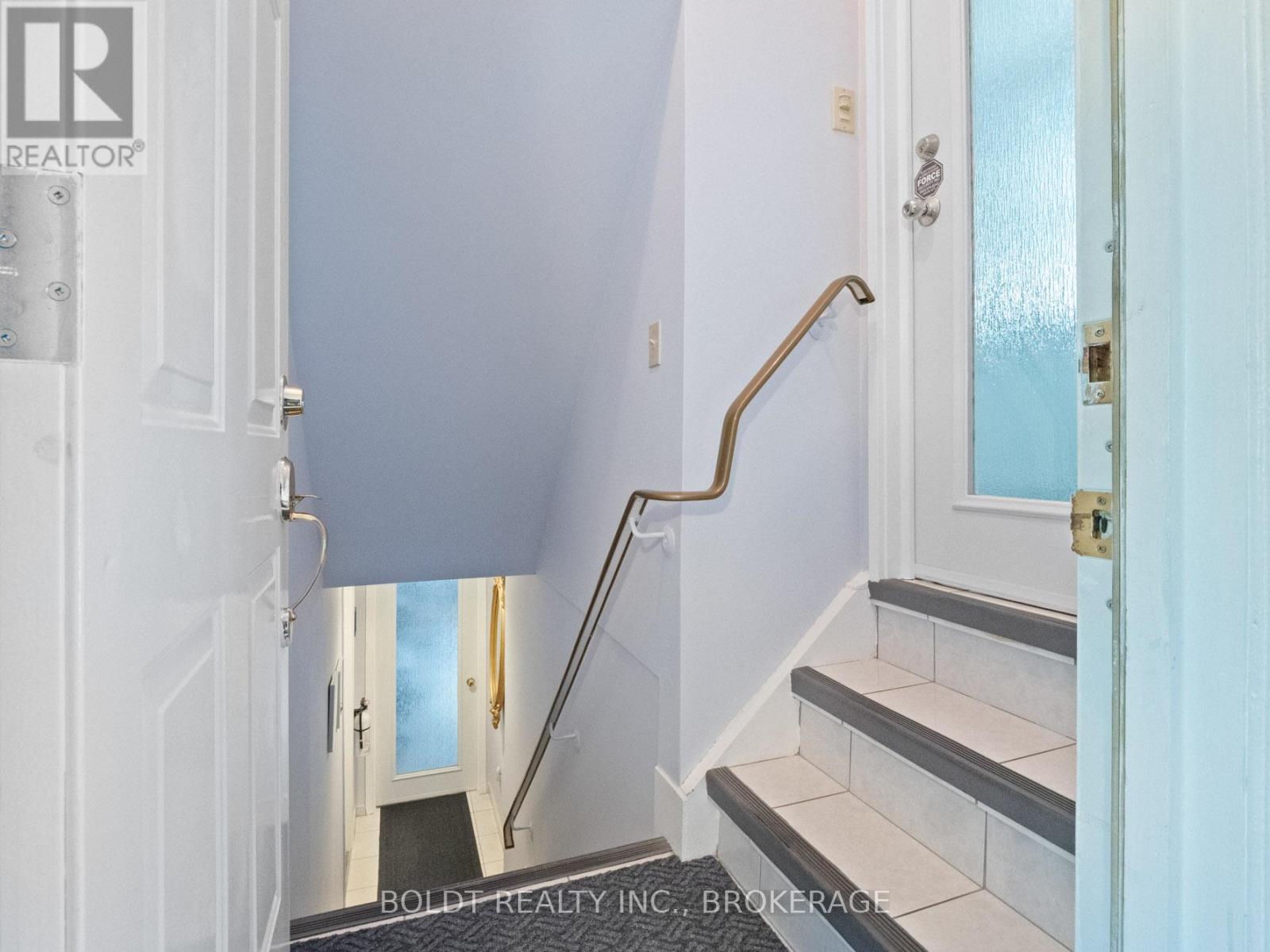 LOWER - 2 KENWORTH DRIVE, St. Catharines, Ontario