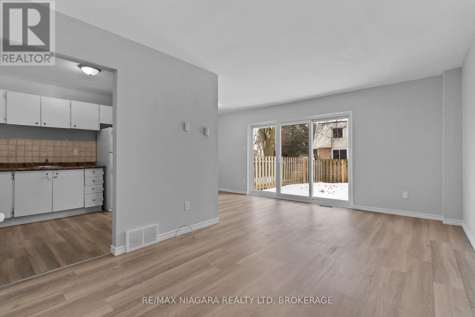 152 - 17 Old Pine Trail, St. Catharines, Ontario  L2R 4R3 - Photo 5 - X12675578