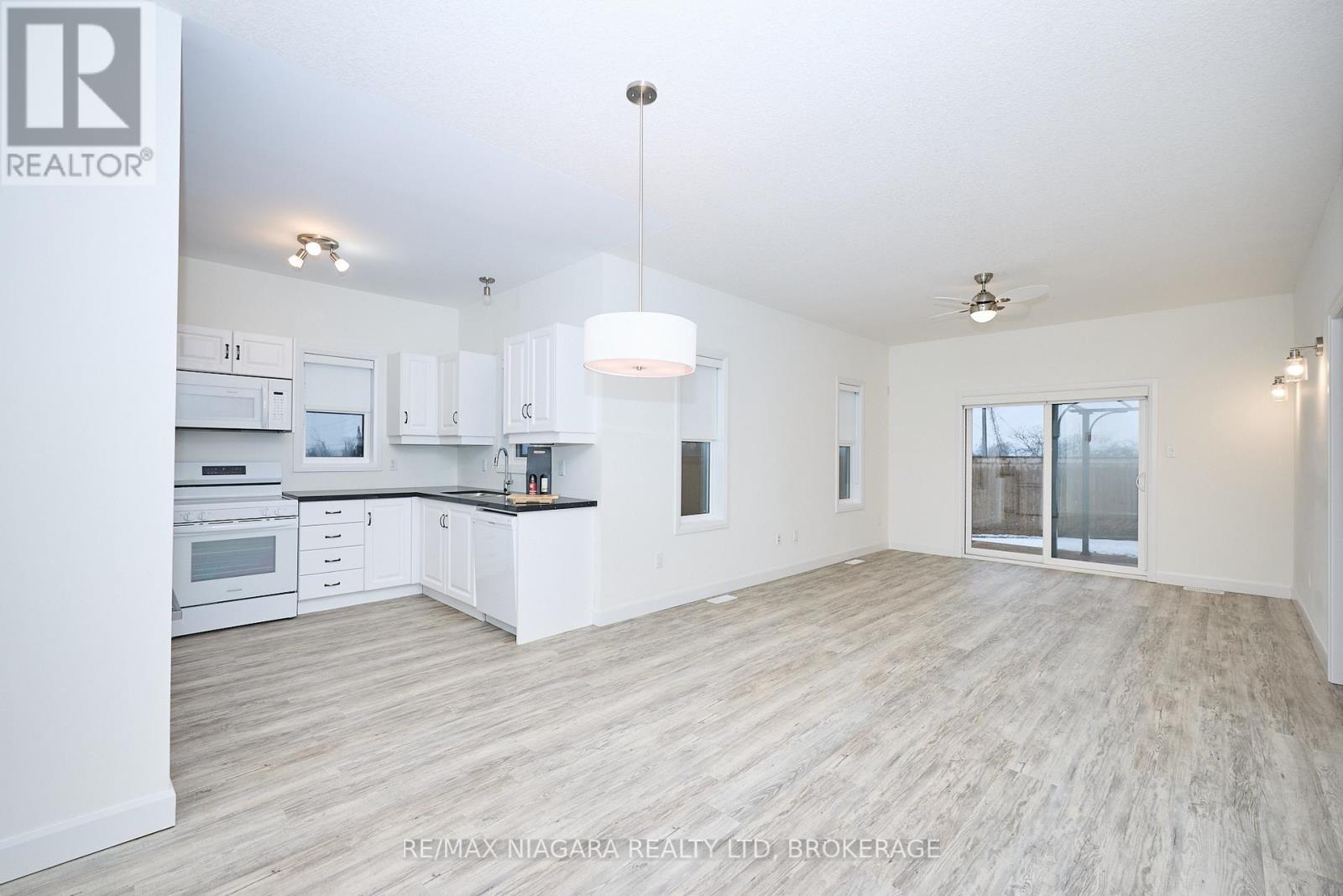 3 Beachwalk Crescent, Fort Erie, Ontario  L0S 1B0 - Photo 10 - X12676826