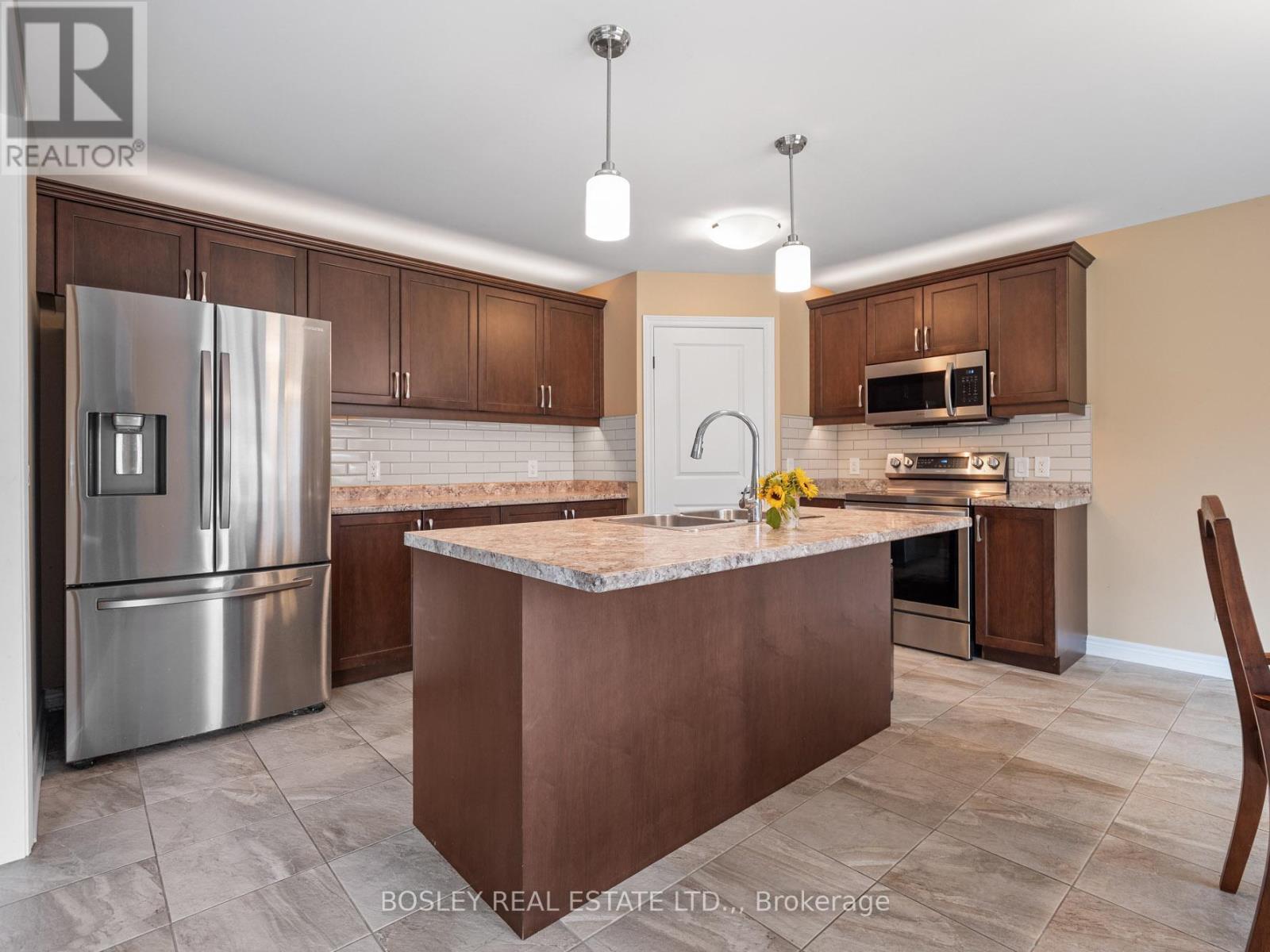 35 Mcfarland Street, Thorold, Ontario  L2V 0E5 - Photo 11 - X12680238