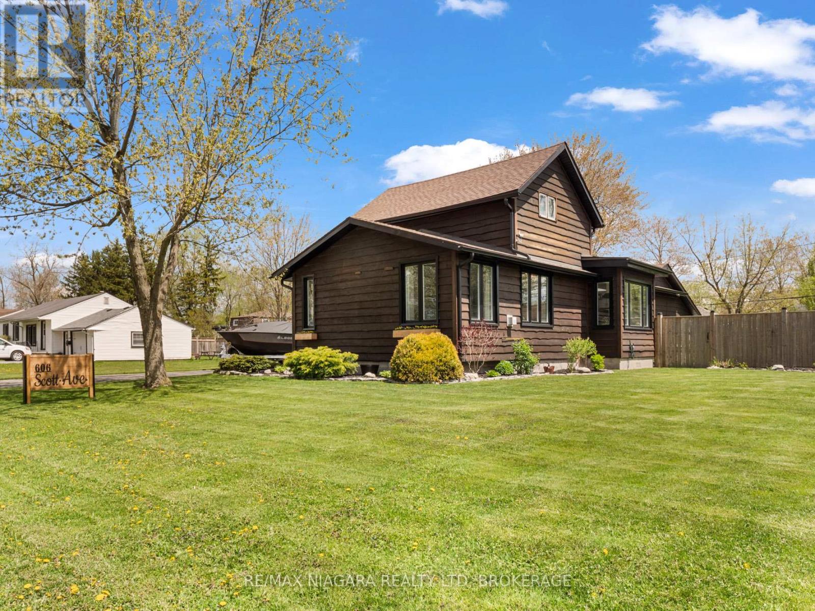 606 Scott Avenue, Fort Erie, Ontario  L2A 5G2 - Photo 2 - X12680606