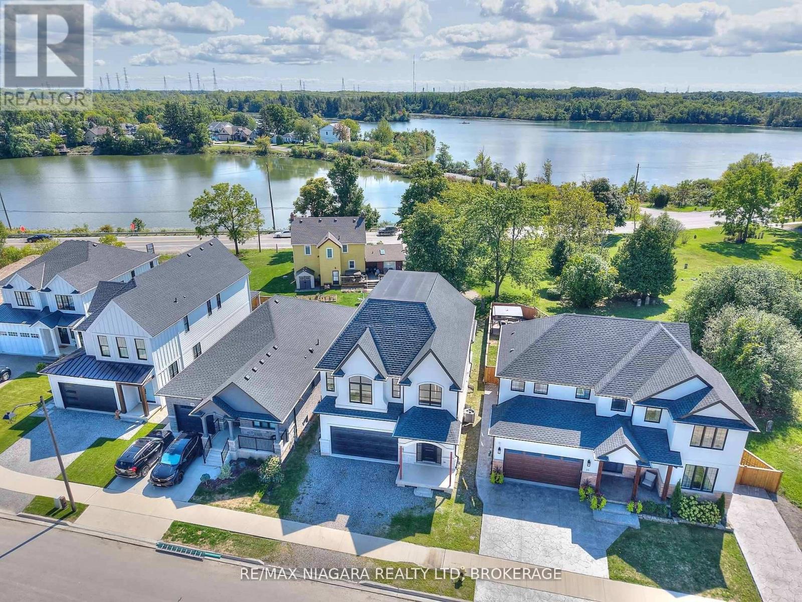 21 IVY CRESCENT, Thorold, Ontario
